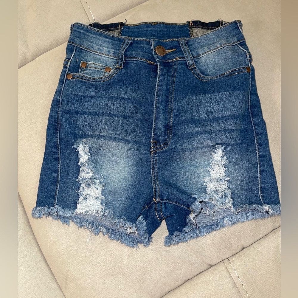 JEAN SHORTS WITH RIPPED